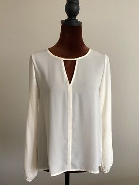 Forever 21 long sleeve cutout detail